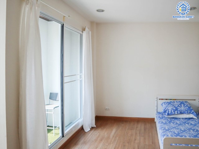 *****ทาวน์โฮมมือสองย่านกรุงเทพฯ ม.บ้านกลางเมือง สาทร-ตากสิน2 หลังมุม เนื้อที่กว้าง 23.20 ตร.ว. ฟังก์ชัน 3 ห้องนอน 3 ห้องน้ำ ที่จอดรถ 2 คัน แถมฟรี! เครื่องปรับอากาศ 4 เครื่อง บนทำเลแห่งการเดินทาง ใกล้รถไฟฟ้าสายสีเขียวเข้ม "สถานีวุฒากาศ" เชื่อมต่อถนนกัลปพฤกษ์ และถนนราชพฤกษ์